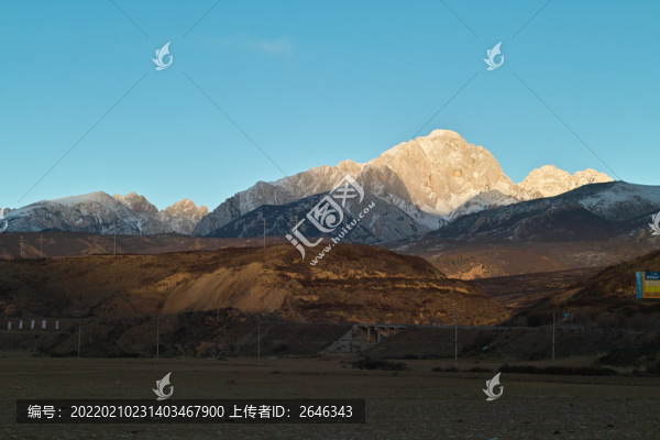 夕照山峰