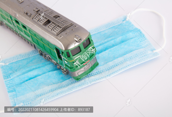 綠皮火車和一個(gè)一次性口罩