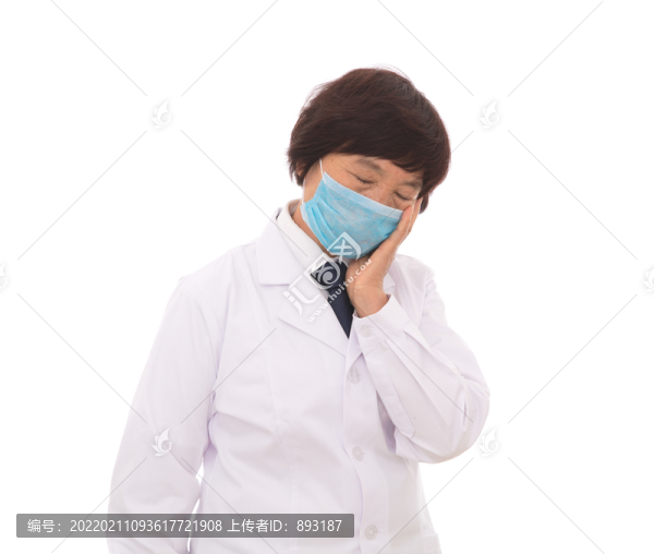 戴著口罩勞累的女大夫