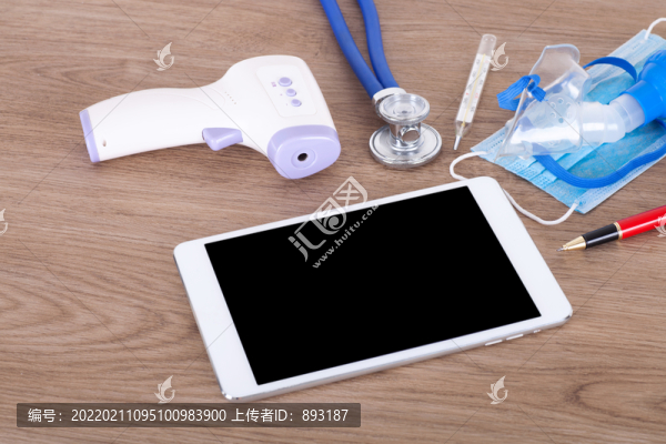 iPad和各種各樣的醫(yī)療用品