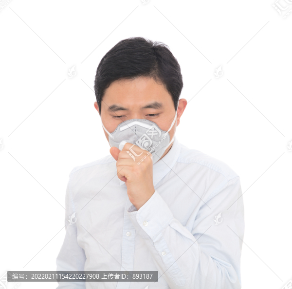 男士戴著口罩咳嗽