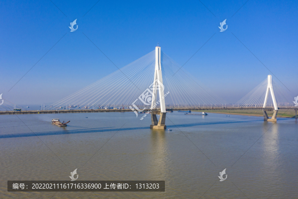 航拍湖南岳陽洞庭湖大橋
