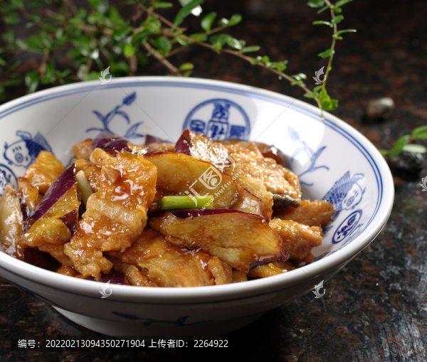三文魚骨腩燜茄子