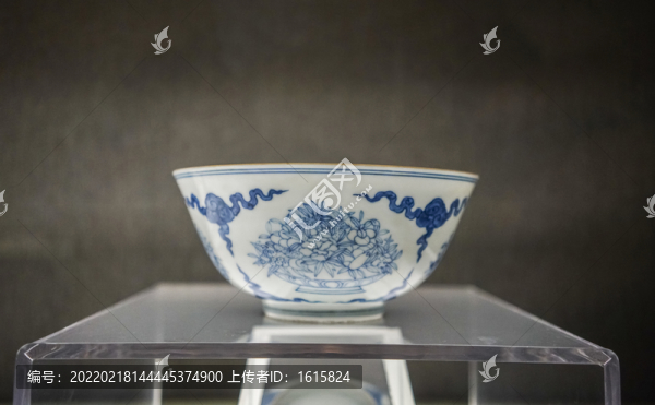 明代青花瓷花籃紋碗青花瓷碗