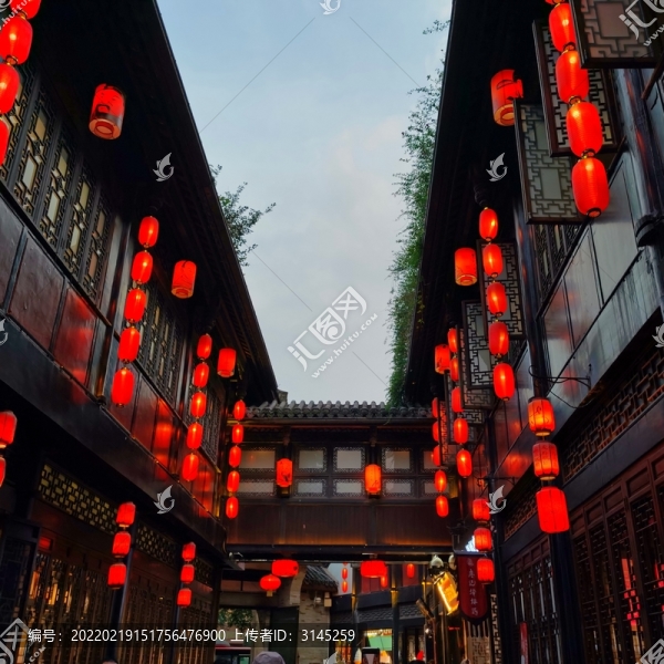 大紅燈籠高高掛