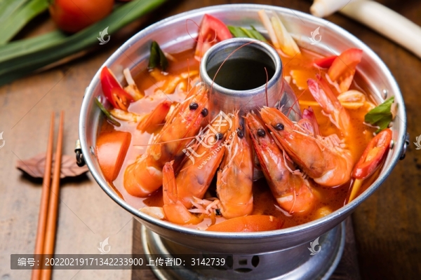 冬蔭功湯和冬蔭海鮮湯