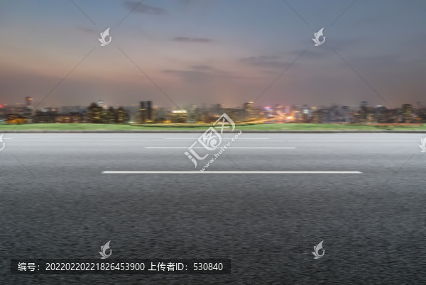 高速公路和城市夜景