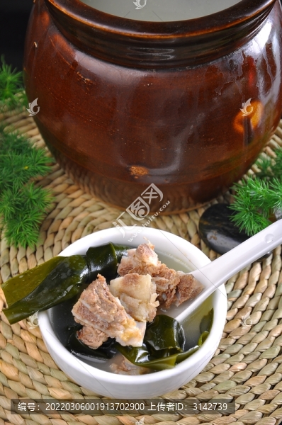 海帶龍骨湯