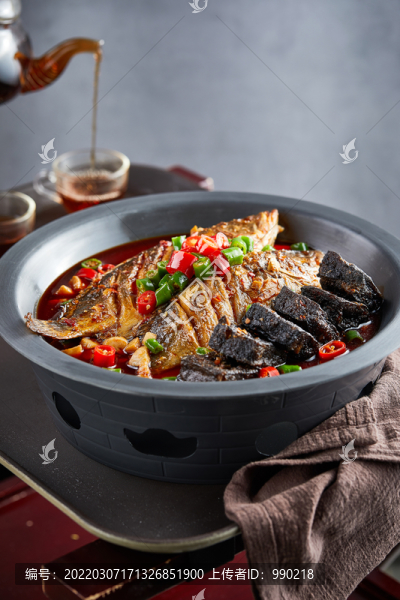臭桂魚燒臭豆腐