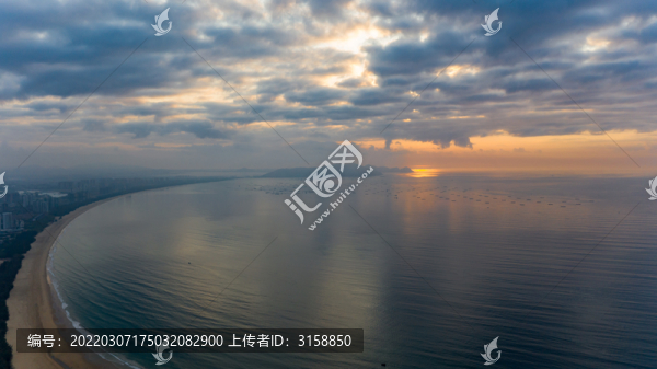 海南陵水清水灣燈塔日出