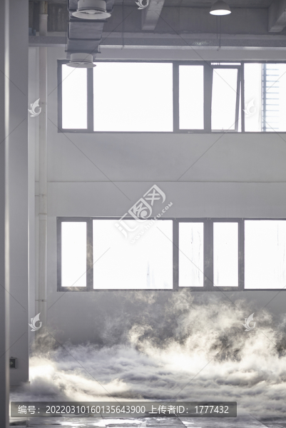 有煙霧的工業(yè)空間