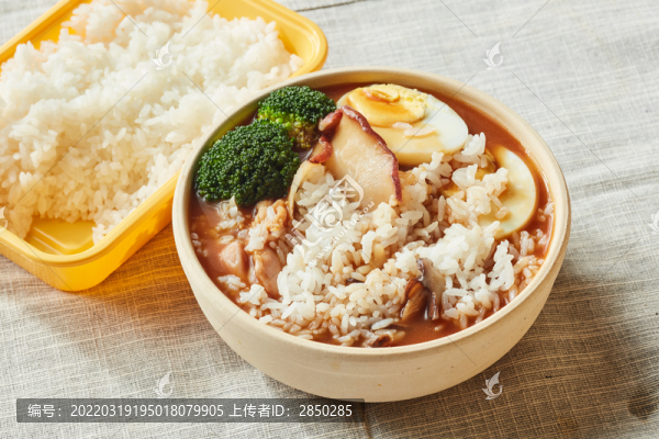 砂鍋鮑汁撈飯
