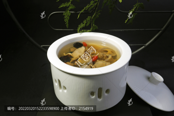 椰皇果燉螺頭湯