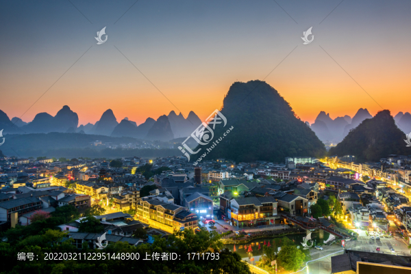 中國(guó)廣西桂林陽(yáng)朔日出風(fēng)光