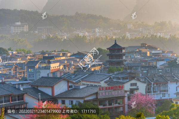 中國(guó)廣西桂林陽(yáng)朔西街清晨風(fēng)光