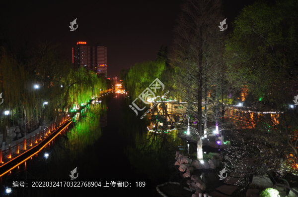 濟(jì)南環(huán)城公園夜景