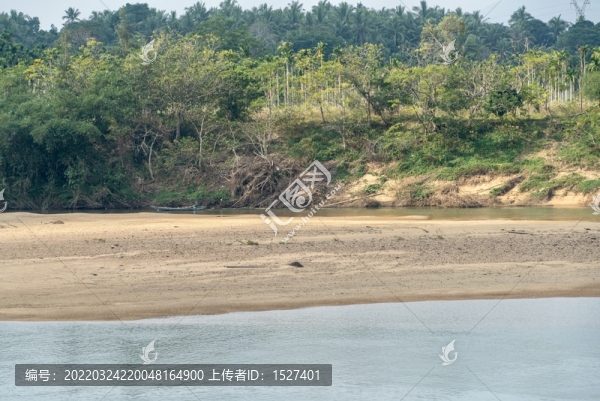 萬(wàn)泉河的春天