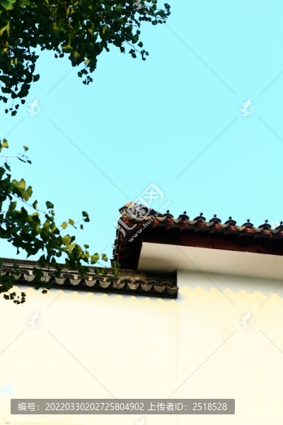古鎮(zhèn)古建筑白墻屋檐