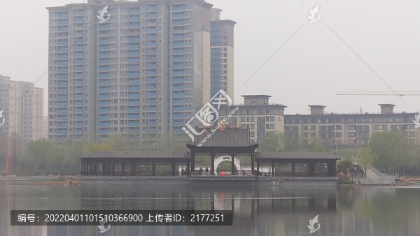 湖中小亭