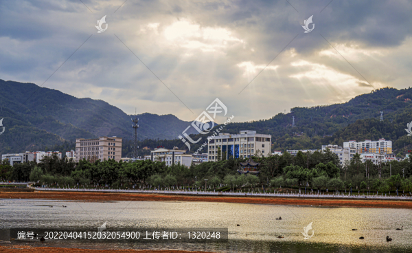 玉龍湖賞風(fēng)景