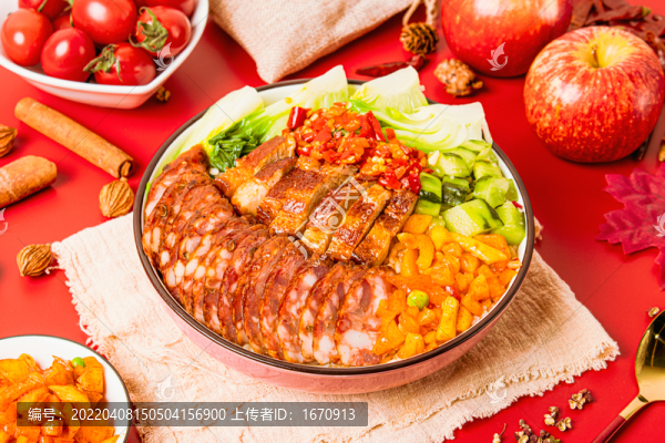 臘腸拼鹵肉套飯
