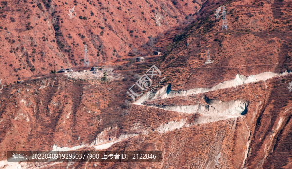 川西懸崖上的道路景色美景高