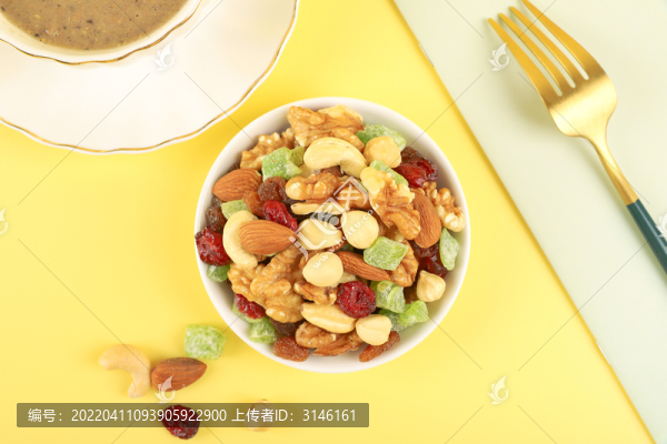 每日堅(jiān)果