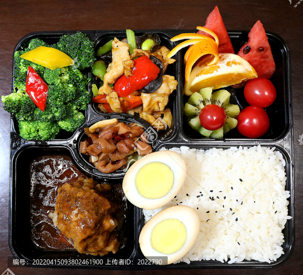 獅子頭西藍(lán)花小炒肉片盒飯