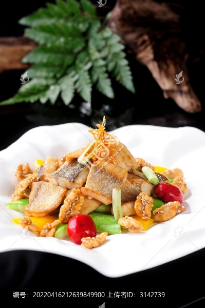 燒汁小瓜炒黃瓜魚(yú)