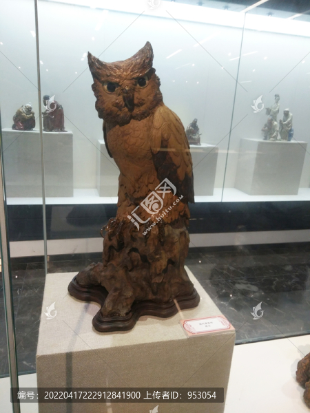鷹雕像