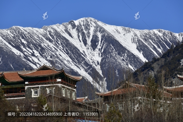 雪山民居