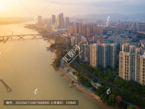 航拍福州閩江沿岸現(xiàn)代建筑