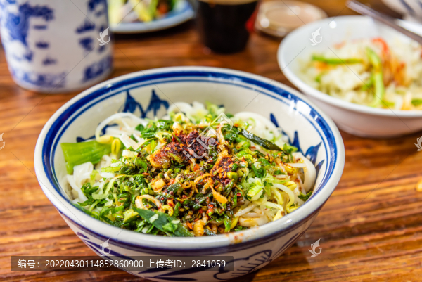中國(guó)西安小吃油潑面