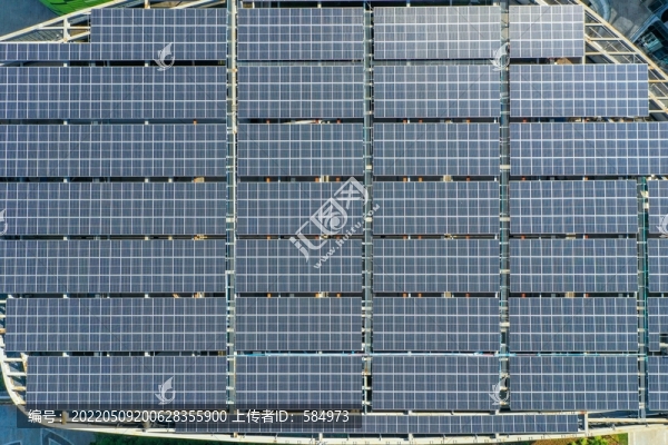 航拍?？诤：饺赵聫V場光伏電站