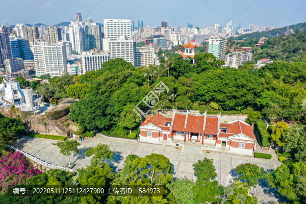 航拍福建廈門(mén)鴻山公園與鴻山寺