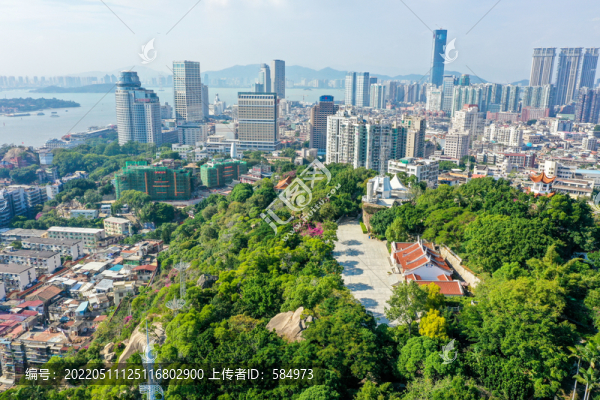航拍福建廈門鴻山公園與鴻山寺