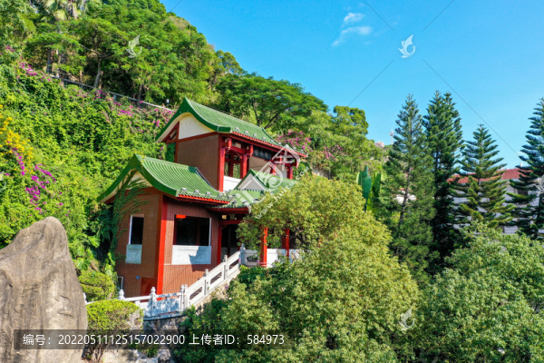 航拍福建廈門鴻山公園與鴻山寺
