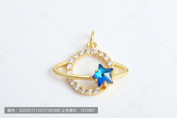黃金藍(lán)星環(huán)繞鑲鉆吊墜
