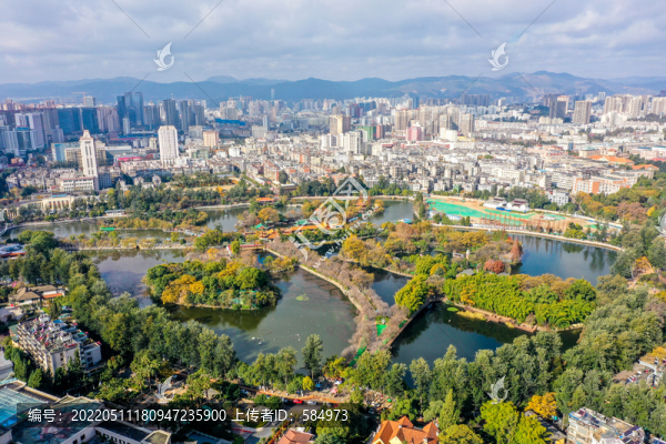 航拍云南昆明翠湖公園風光