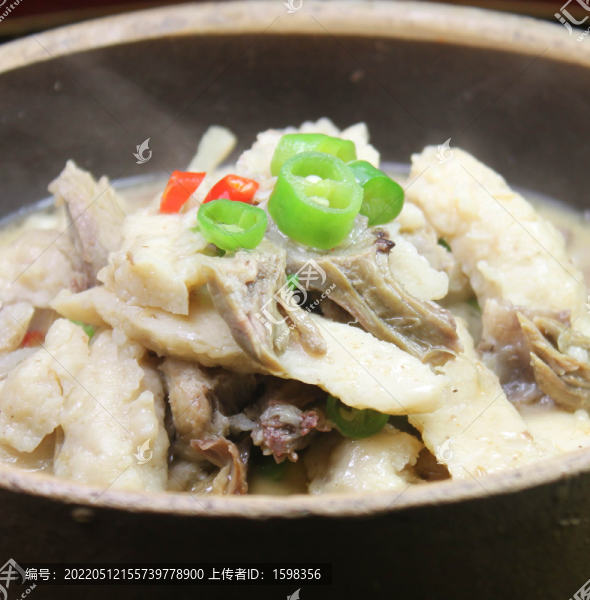 脆骨雞肉欖燜拆骨肉