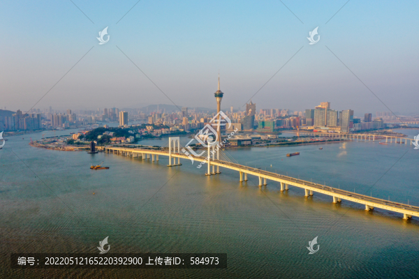 航拍澳門前山水道西灣大橋