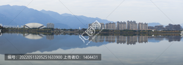 鄉(xiāng)村城鎮(zhèn)湖泊倒影