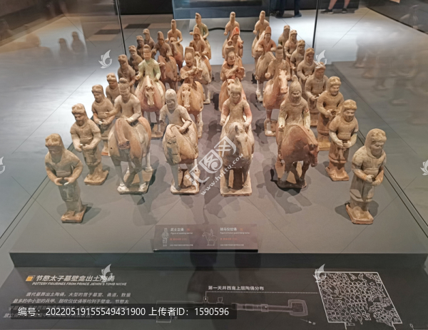 節(jié)愍太子墓壁龕出土陶俑