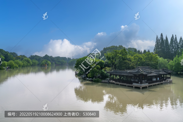 揚(yáng)州瘦西湖湖心島自然風(fēng)景