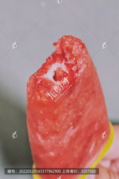 夏天自制的蓬蘽雪糕