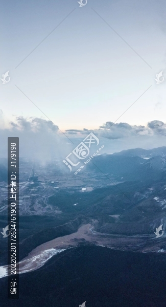 航拍山峰