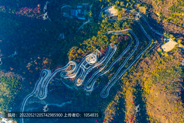 蜿蜒山路