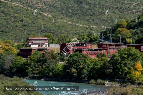 藏寨風(fēng)光2