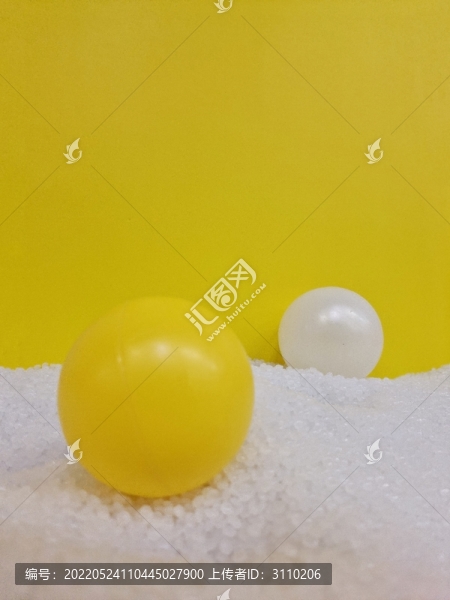 海洋球黃色抽象