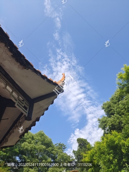 藍(lán)天屋檐
